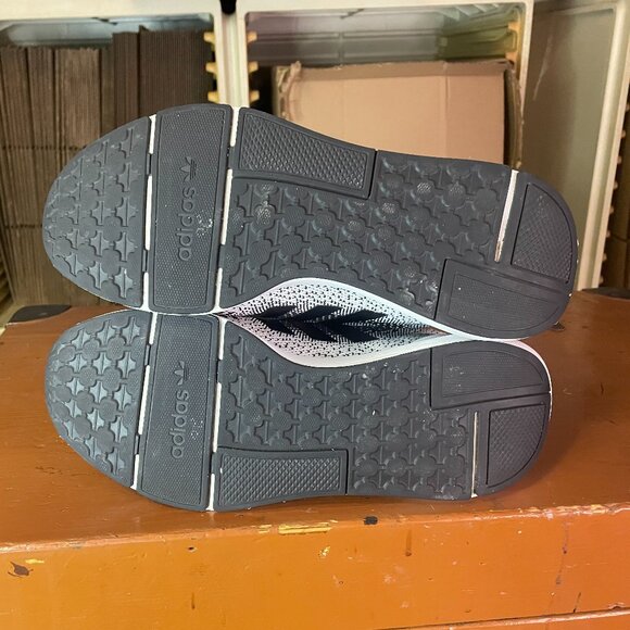 ADIDAS Men's Size 10.5 Originals Swift Run 22 Core Shock White Black Shoe GZ3507 - Picture 9 of 9